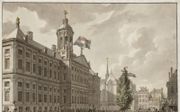 Het feest van de vrijheid op 19 januari 1795 op de Dam in Amsterdam. Mensen dansen om de (eerste) vrijheidsboom. Tussen hen in bevinden zich Franse huzaren met ontbloot zwaard. Tekening van Jurriaan Andriessen (1742-1819). beeld Wikimedia