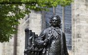 Het standbeeld van Bach in Leipzig. beeld RD. Henk Visscher