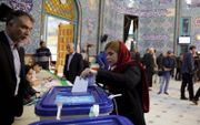 Stemmen in Teheran. beeld EPA, Abedin Taherkenareh
