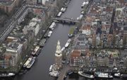 Luchtfoto van vrijwel lege straten in het centrum van Amsterdam. De hoofdstad is stilgevallen door de coronacrisis. ANP, Robin van Lonkhuijsen
