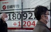 De beurs in Tokio won dinsdag 7,1 procent dankzij verwachte steunmaatregelen. beeld EPA, Kimimasa Mayama