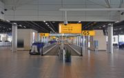 De coronapandemie treft ook de luchtvaartsector hard. Het aantal vluchten van en naar Schiphol daalde in februari en maart ongekend. Begin april is er helemaal weinig activiteit meer te bespeuren op de luchthaven. De meeste vluchten die nog doorgaan zijn 