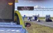 Via 400 digitale borden boven en langs de snelwegen adviseert Rijkswaterstaat automobilisten zich aan de coronavoorschriften van de overheid te houden.  beeld Rijkswaterstaat
