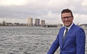 De kersverse CBOB-voorzitter Marco Oosterwijk (43) aan de Nieuwe Maas. De stemming over zijn voordracht heeft dinsdag 21 april digitaal plaatsgevonden.  Beeld Dick den Braber