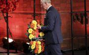 De Britse prins Charles legt een krans tijdens het Wereld Holocaust Forum in januari 2020. beeld EPA, Abir Sultan