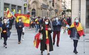 Boze burgers protesteren in de rijke wijk Salamanca in Madrid tegen de beperkingen die de Spaanse overheid heeft opgelegd. beeld EPA, J. M. Garcia