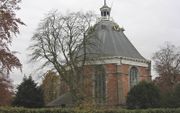 De eerste protestantse kerk werd rond 1600 gebouwd in het Noord-Brabantse Willemstad, met financiële steun van prins Maurits. Daarbij was het wel zijn uitdrukkelijke wens dat de kerk in een „ronde ofte achtcantige forme zal ende behoort gemaeckt te worden