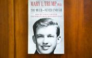 Het boek van Mary Trump over haar oom Donald ligt vanaf dinsdag in de winkel. beeld EPA, Jim Lo Scalzo