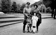 Otto en Charlotte Wächter in 1944 met hun kinderen Horst en Traute in Zell am See.  beeld Horst Wächter