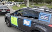 Aanhangers van Joe Biden maken in Miami, Florida op hun auto geen geheim van hun politieke voorkeur. beeld EPA, Cristobal Herrera-Ulashkevich