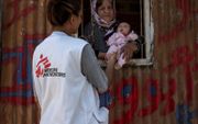 Een medewerker van Artsen zonder Grenzen bezoekt vluchtelingen op Samos. beeld Artsen zonder Grenzen