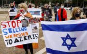 Armeniërs in Israël betogen tegen wapenverkoop aan Azerbeidzjan.  beeld AFP, Jack Guez