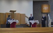 De Vrouwenbond Gereformeerde Gemeenten hield dinsdag haar bondsdag. Sprekers waren ds. H. J. Agteresch (rechts) en diaken Bax (tweede van rechts). beeld VGBB