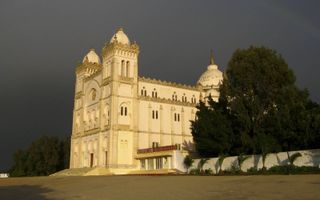 Kathedraal van Sint-Louis in Carthago, bij Tunis. De kathedraal was ooit de hoofdkerk van het gehele Afrikaanse continent, maar is al decennia aan de eredienst onttrokken. beeld RD