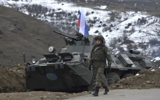 Sinds het staakt-het-vuren tussen Armenië en Azerbeidzjan van vorig jaar november zijn Russische militairen in Nagorno-Karabach gelegerd. De vredestroepen blijven in ieder geval tot 2025. beeld Karen Minasyan