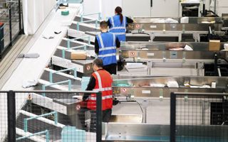 Verwerking van pakketten in het sorteercentrum van PostNL in Nieuwegein. beeld ANP, Jeroen Jumelet