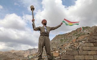Een Koerd viert Perzisch Nieuwjaar. beeld AFP, Safin Hamed