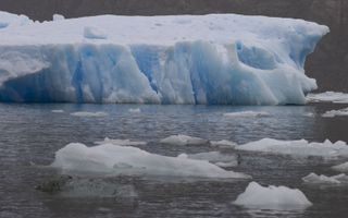 IJskappen en gletsjers smelten in een hoog tempo. Beeld EPA, Alberto Valdes