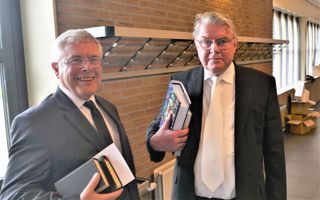 Ds. G. D. Buss (l.) en prof. dr. A. Baars. beeld Jan van Reenen