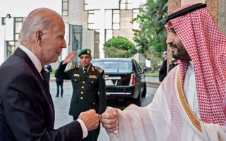 Ontmoeting Biden (l.) en Bin Salman. beeld AFP, Bandar al-Jaloud
