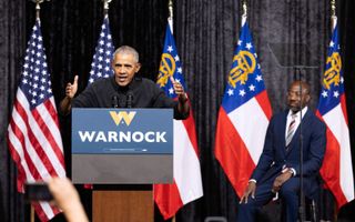 Oud-president Barack Obama kwam naar Georgia om de Democratische Senaatskandidaat Raphael Warnock te steunen. beeld EPA, Jessica McGowan