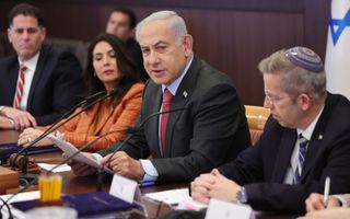 „Premier Netanyahu staat onder druk en heeft ultrarechtse en orthodoxe partijen nodig om aan de macht te blijven.” beeld EPA, Abir Sultan