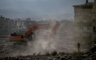 De sloop- en puinruimingswerkzaamheden in het centrum van Antakya zijn nog in volle gang. beeld AFP, Ozan Kose