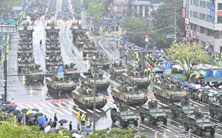 Militaire parade in Seoul, Zuid-Korea, dinsdag. beeld AFP, Anthony Wallace