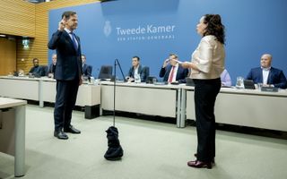 Demissionair minister-president Mark Rutte tijdens de openbare verhoren van de parlementaire enquetecommissie die het fraudebeleid van de overheid onderzoekt. beeld ANP, ROBIN VAN LONKHUIJSEN