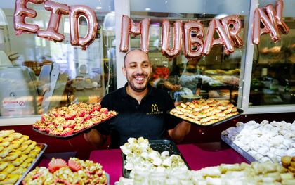 Marokkaanse koekjes bij de Haagse bakkerij Marrakesh wegens het Suikerfeest. beeld ANP, Marco de Swart