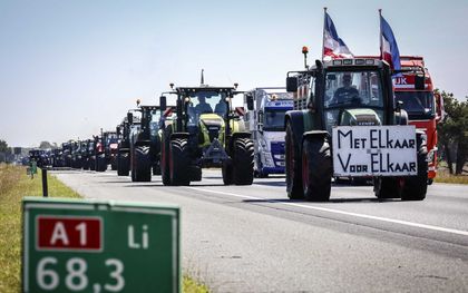 Tractoren, vorige week woensdag, op de snelweg A1. beeld ANP, Bart Maat