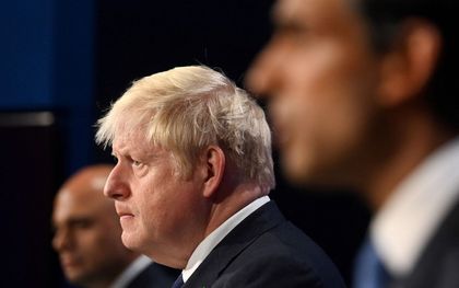 De Britse premier Boris Johnson ligt opnieuw zwaar onder vuur. Dinsdagmiddag moest hij zich in het parlement verantwoorden voor zijn optreden in een nieuw schandaal. beeld AFP, Toby Melville