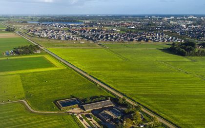 Foto: De nieuwbouwwijk Stadshagen in Zwolle aan de rand van het landbouwgebied in de Mastenbroekerpolder. beeld ANP, Vincent Jannink