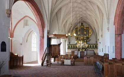 In de Petrus en Pauluskerk in het Groningse Loppersum wordt dinsdag stilgestaan bij de beving in Huizinge, tien jaar geleden. beeld Sjaak Verboom