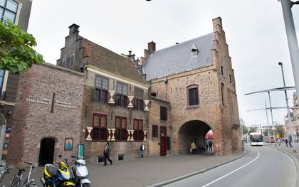Bij het verlaten van de Gevangenpoort in Den Haag werden Johan en Cornelis de Witt op gruwelijke wijze vermoord. Het is zaterdag in Dordrecht herdacht. beeld RD, Anton Dommerholt