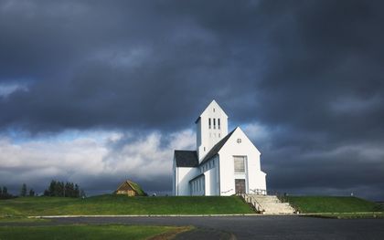 „Waar krijgt het Evangelie zijn volle glans? Tegen de donkere achtergrond van het meer dan verdiende gericht van God.” beeld iStock
