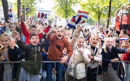 Groep 7 en 8 van de Rehobothschool uit Opheusden op het Lange Voorhout. beeld Dirk Hol
