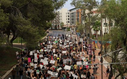 Protest in juli tegen de nieuwe abortuswet in Arizona. beeld AFP, SANDY HUFFAKER