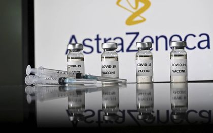 Het vaccin van AstraZeneca wordt gekweekt in een cellijn die afstamt van een foetus uit 1973. Prof. Jochemsen: „Deze cellijn is zó lang doorgekweekt dat die niet meer normaal menselijk is.” beeld AFP, Justin Tallis