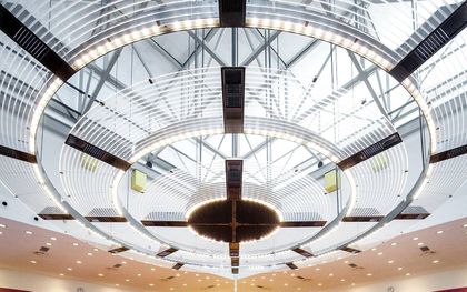 De raadzaal in het stadhuis van Amsterdam.  beeld ANP, Koen van Weel