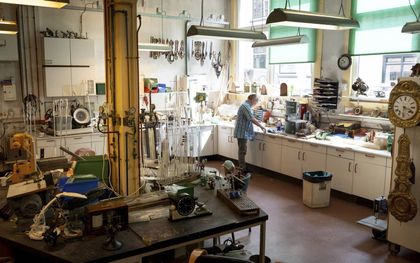 Roselli is de merknaam van het Schiedamse barometeratelier. beeld Niek Stam