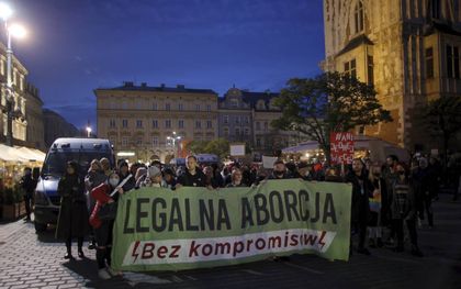 „Veel Bijbelgetrouwe Poolse protestanten steunden het pro-abortusstandpunt.” Foto: protest tegen Poolse abortuswetgeving in Krakow. beeld EPA, Lukasz Gagulski