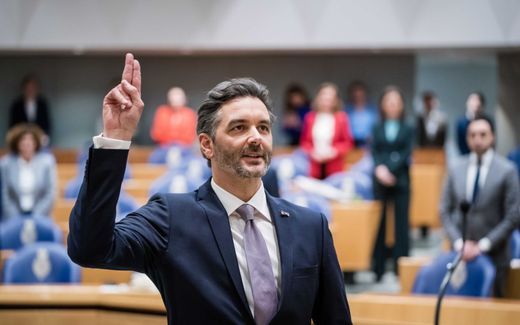 ChristenUnie-Kamerlid Nico Drost legt de eed af. beeld ANP, ​Bart Maat