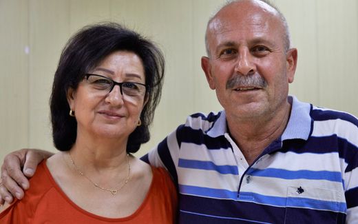 Het Syrische echtpaar Nouha en Kamal ontvluchtte Syrië en vond een nieuw thuis in de presbyteriaanse gemeente van ds. Samer Karam in Erbil, in Iraaks Koerdistan.  beeld Jaco Klamer​