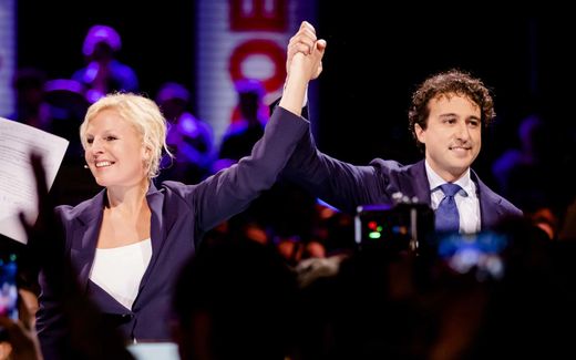 Attje Kuiken en Jesse Klaver tijdens de aftrap van de gezamenlijke campagne van GroenLinks en de PvdA, na afloop van beider partijcongressen. beeld ANP SEM VAN DER WAL