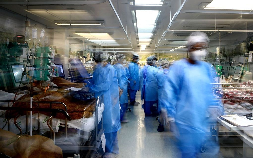 Gezondheidswerkers in een Braziliaans ziekenhuis. beeld AFP, SILVIO AVILA 