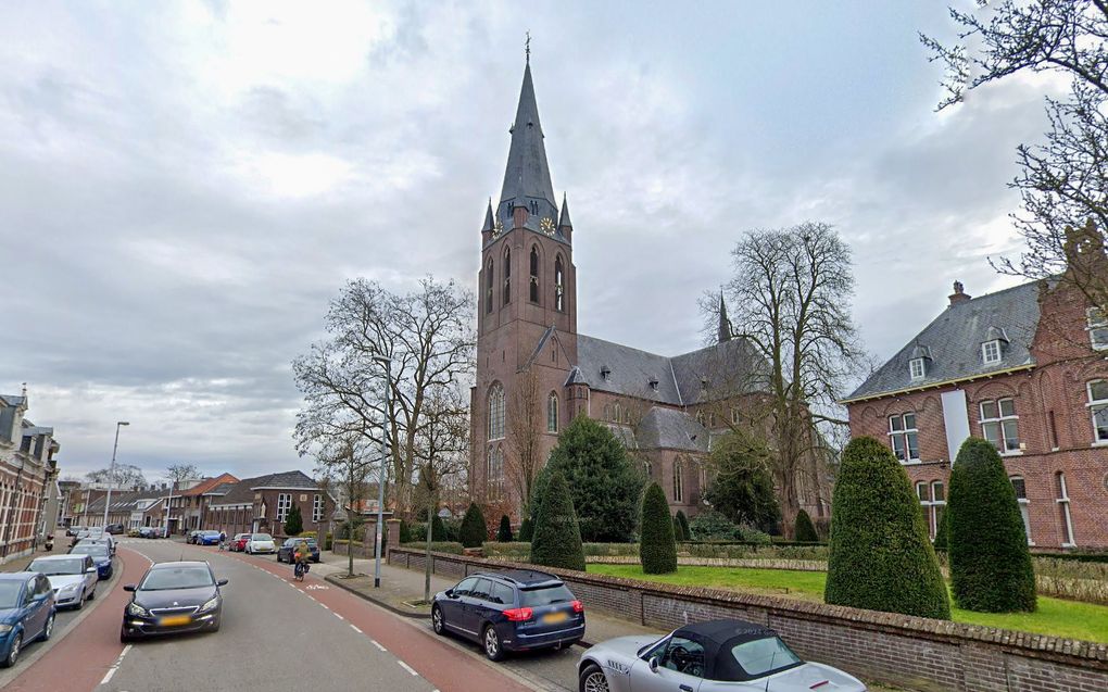 Kerktoren Haastrecht na anderhalf jaar nog steeds in de steigers door onenigheid, en ander plaatseli