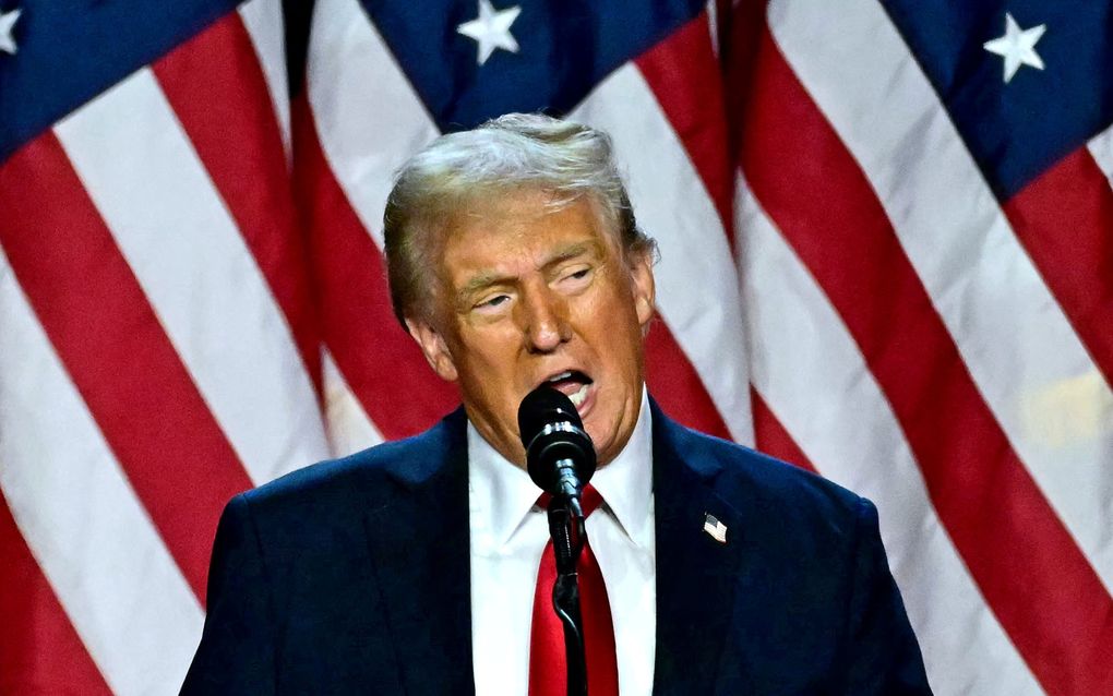 Donald Trump spreekt zijn supporters toe in West Palm Beach, Florida, op 6 november. beeld AFP, Jim Watson