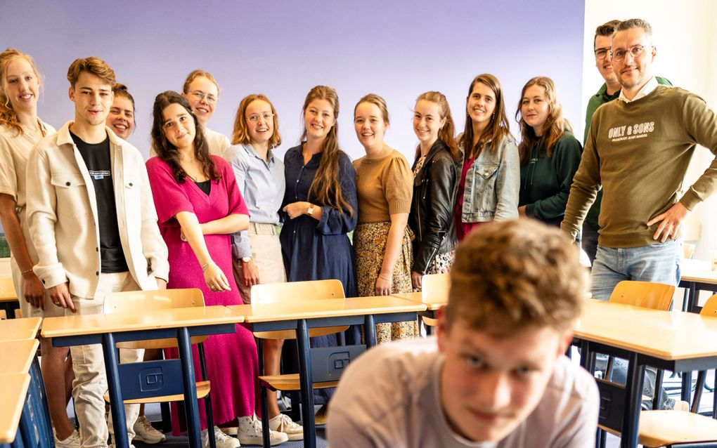 Christiaan van de Weele hield met zijn mentorklas een reanimatie-estafette bij het Hoornbeeck College in Apeldoorn. beeld André Dorst