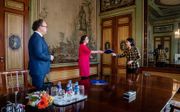 Tweede Kamervoorzitter Khadija Arib ontvangt Van Ark en Koolmees donderdag in de Stadhouderskamer op het Binnenhof. beeld ANP, Bart Maat